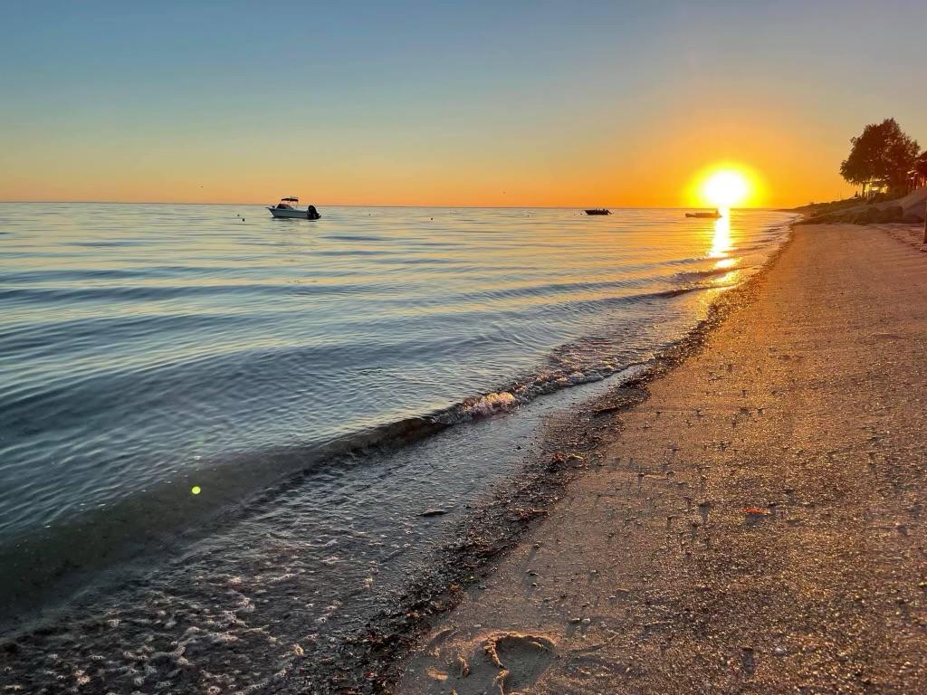 Peter's Port beachfront deck overlooking Black Point SA